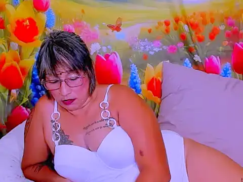 indianroxy Adlı Modelin Canlı XXX Sohbeti