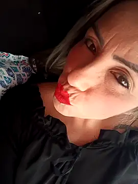 maynor_1998's Live XXX Chat