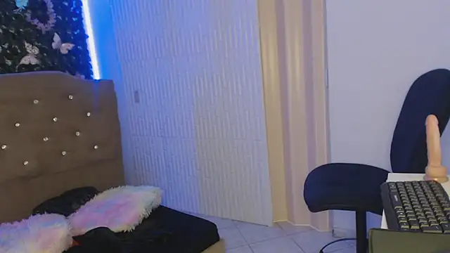 adara_cute_69's Live XXX Chat