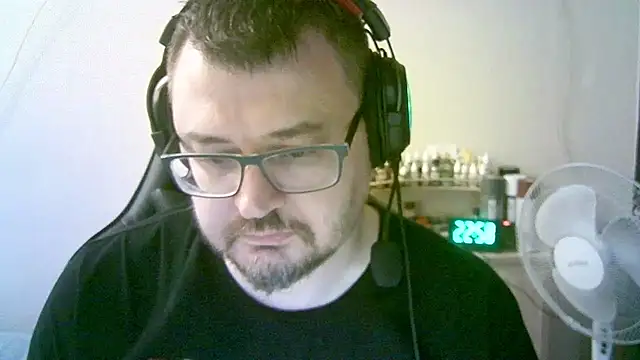 دردشة SirAbuser الجنسية المباشرة