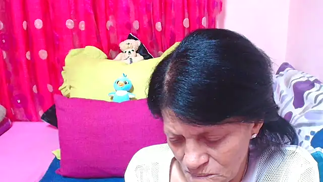 SLUTTYROXY élő XXX-chatje