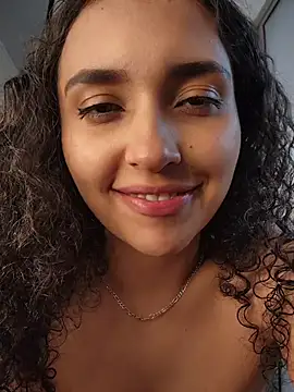 Chat +18 de Lucy_Marin ao vivo