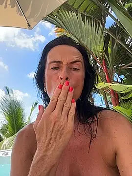 Chat +18 de clarastrip ao vivo