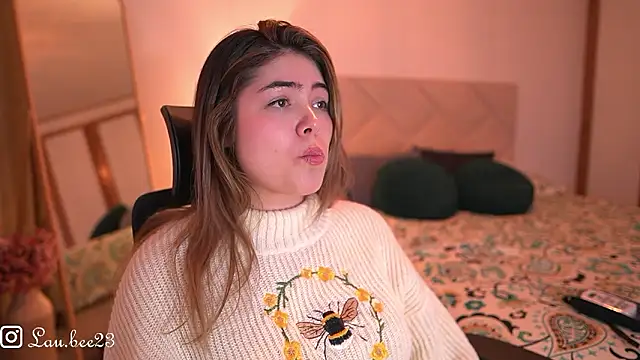 Lau_Bee Adlı Modelin Canlı XXX Sohbeti