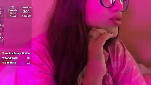 Elinatiranda Adlı Modelin Web Kamerası Şovu