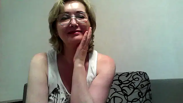 IrynaMolbertx Adlı Modelin Canlı XXX Sohbeti