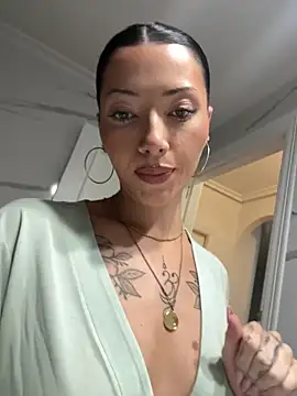 Karmenlovex webcam show