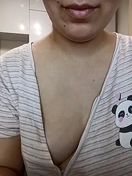 Emi_hot1 现场XXX聊天