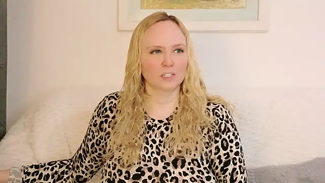 Sarah4you Adlı Modelin Canlı XXX Sohbeti