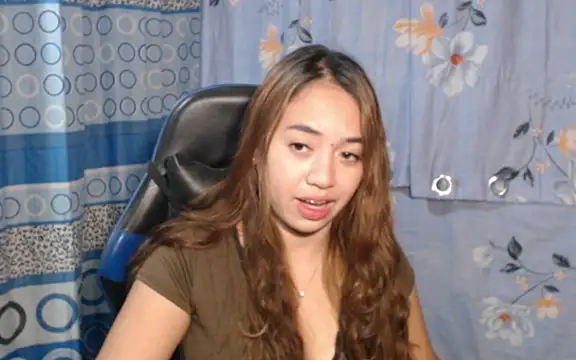 urlover_mae26's Live XXX Chat