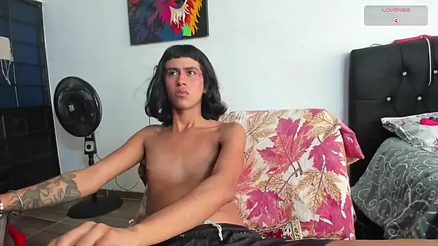 Naicollsxxx's Live XXX Chat