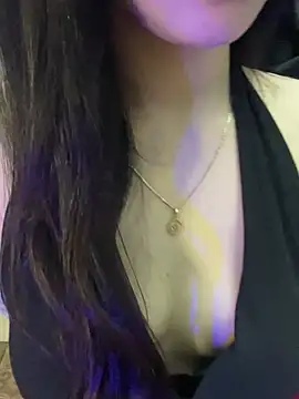 Liinn_miuu: διαδικτυακό σόου στην κάμερα