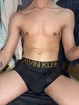 AdrianAfterDarkのライブXXXチャット