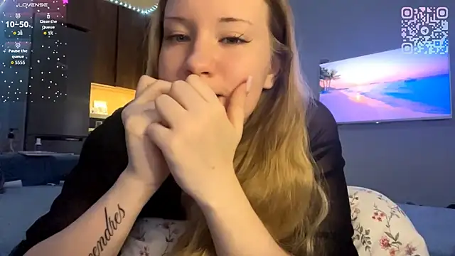 PandaFluff live XXX chat