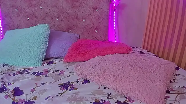 lovely__kiss__ Webcam Show