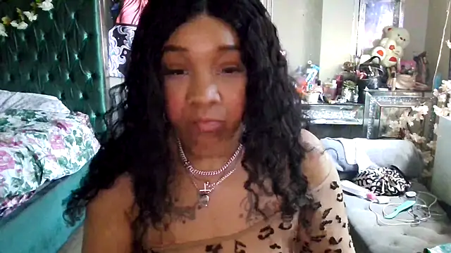 mzpretty444's Webcam Show