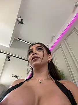 Chat +18 de NicoleCellini ao vivo