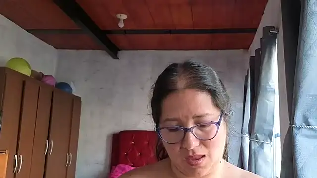 scarlett_widow_ Show in webcam