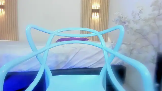 Pokazy przed kamerką – VioletHall2