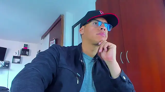 _John_Boy_ Adlı Modelin Canlı XXX Sohbeti