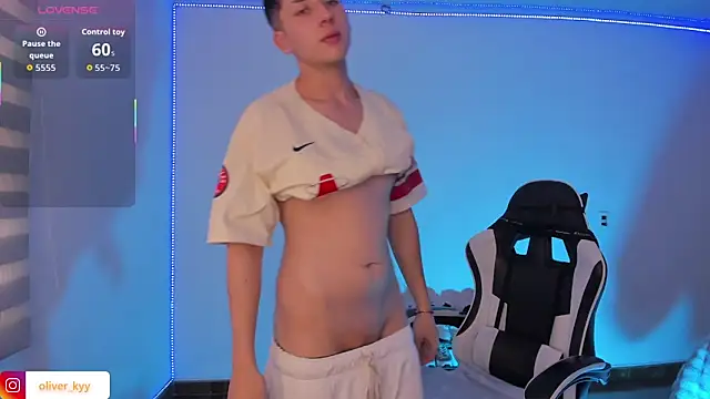 oliver_kyy Chat XXX in diretta