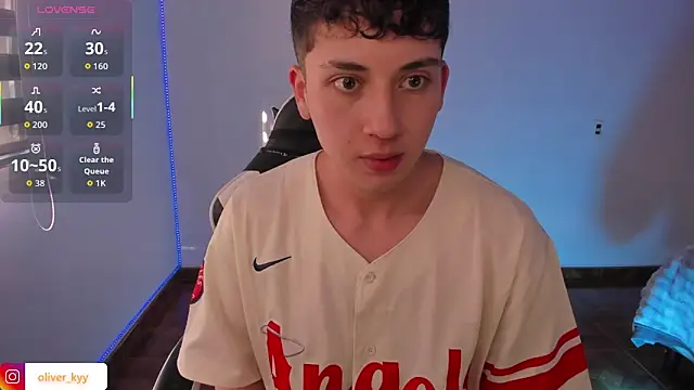 oliver_kyy 即時 XXX 聊天