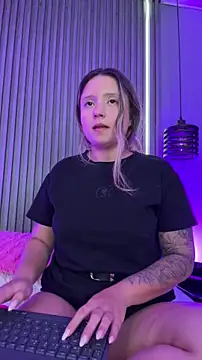 Chatroom XXX en direct de MiaPetit_