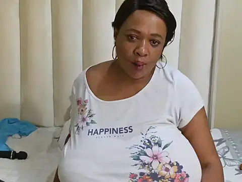 Chat XXX en directo de BUSTYQUEENK