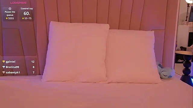 MollyHilton élő XXX-chatje