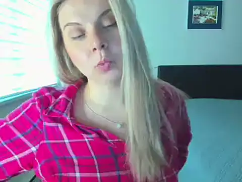 callme_iva élő XXX-chatje