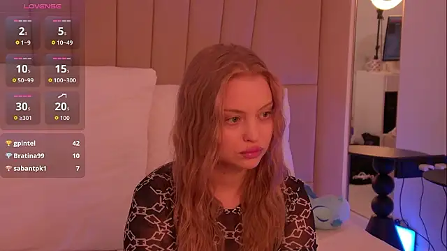 MollyHilton: онлайн-секс-чат