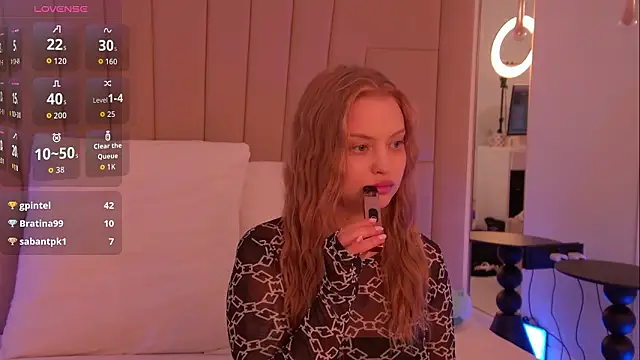 MollyHilton élő XXX-chatje