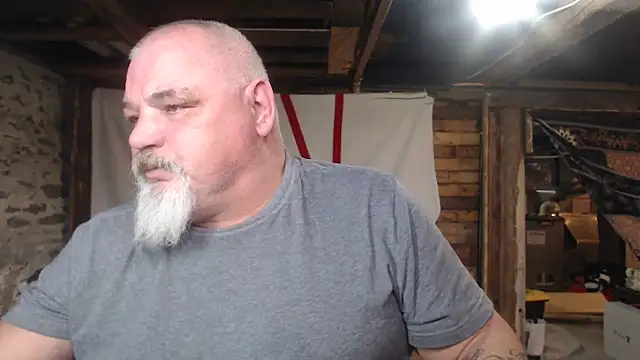 Chat +18 de Newfiesausage1972 ao vivo