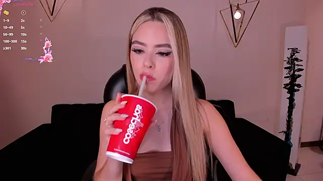 JuanitaClay's Live XXX Chat