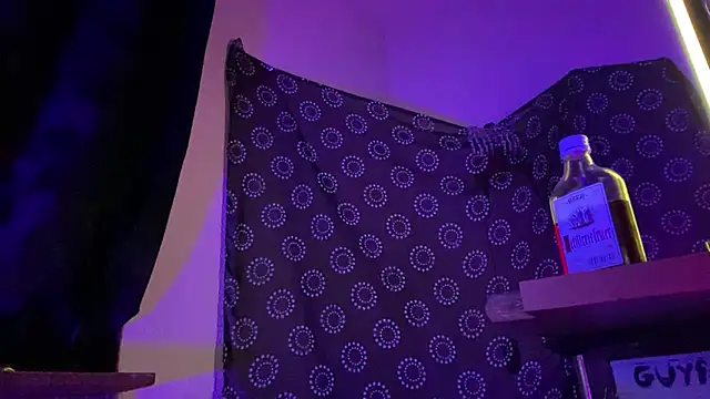 Онлайн чат XXX Guyst049