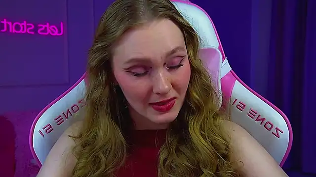 AgataFoxley Adlı Modelin Canlı XXX Sohbeti