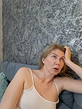 stellahere8 Adlı Modelin Canlı XXX Sohbeti