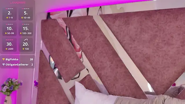 Chatroom XXX en direct de JaneeDaviss