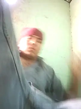 Mike_43: διαδικτυακό σόου στην κάμερα