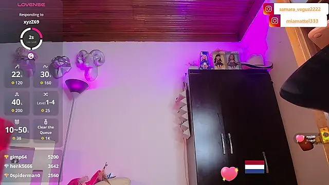 samara_veguz222: διαδικτυακό σόου στην κάμερα