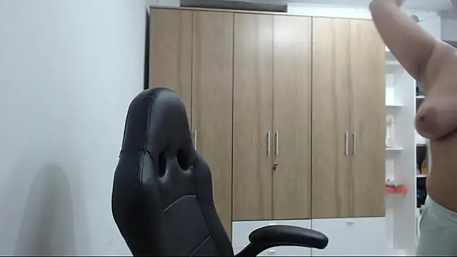 RoxanaLove9 Live XXX-Chat