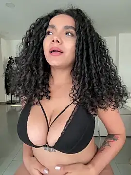 แชท XXX สดของ Curlyierr