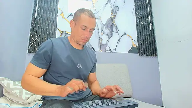 JASON_TOMAS2n Webbikameraesitys