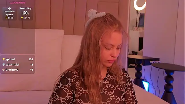 MollyHilton Live XXX-chat