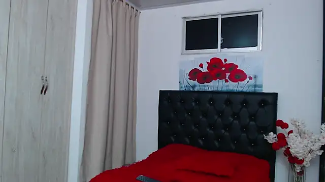 pinky_f00x's Live XXX Chat