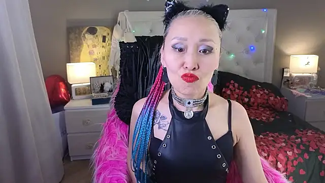 Онлайн чат XXX RoxalanaStar