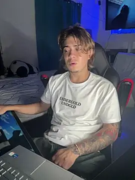 AngelLatinBoy 现场XXX聊天