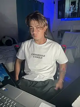 AngelLatinBoyのウェブカメラショー