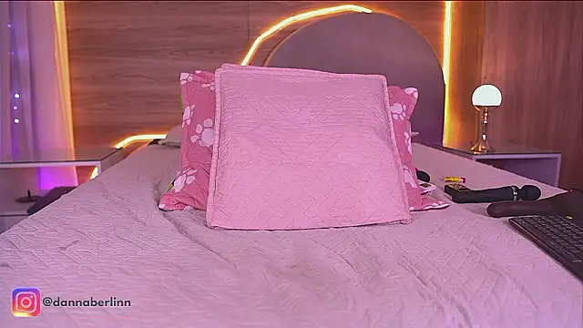 danna_berlin_ Adlı Modelin Canlı XXX Sohbeti