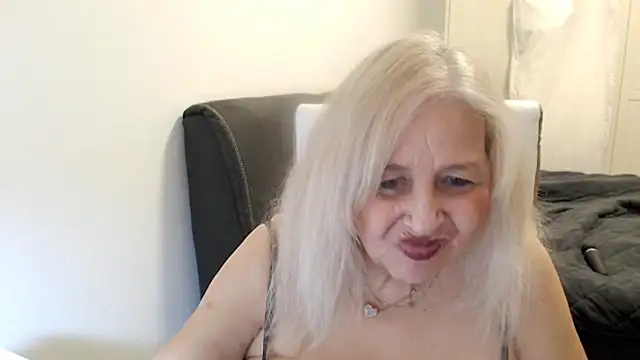 SusiLifeXXX Adlı Modelin Canlı XXX Sohbeti